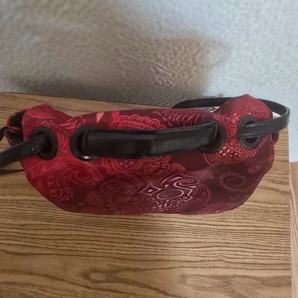 Ay Guey purse, back pack style Red with Skull theme - Picture 6 of 8